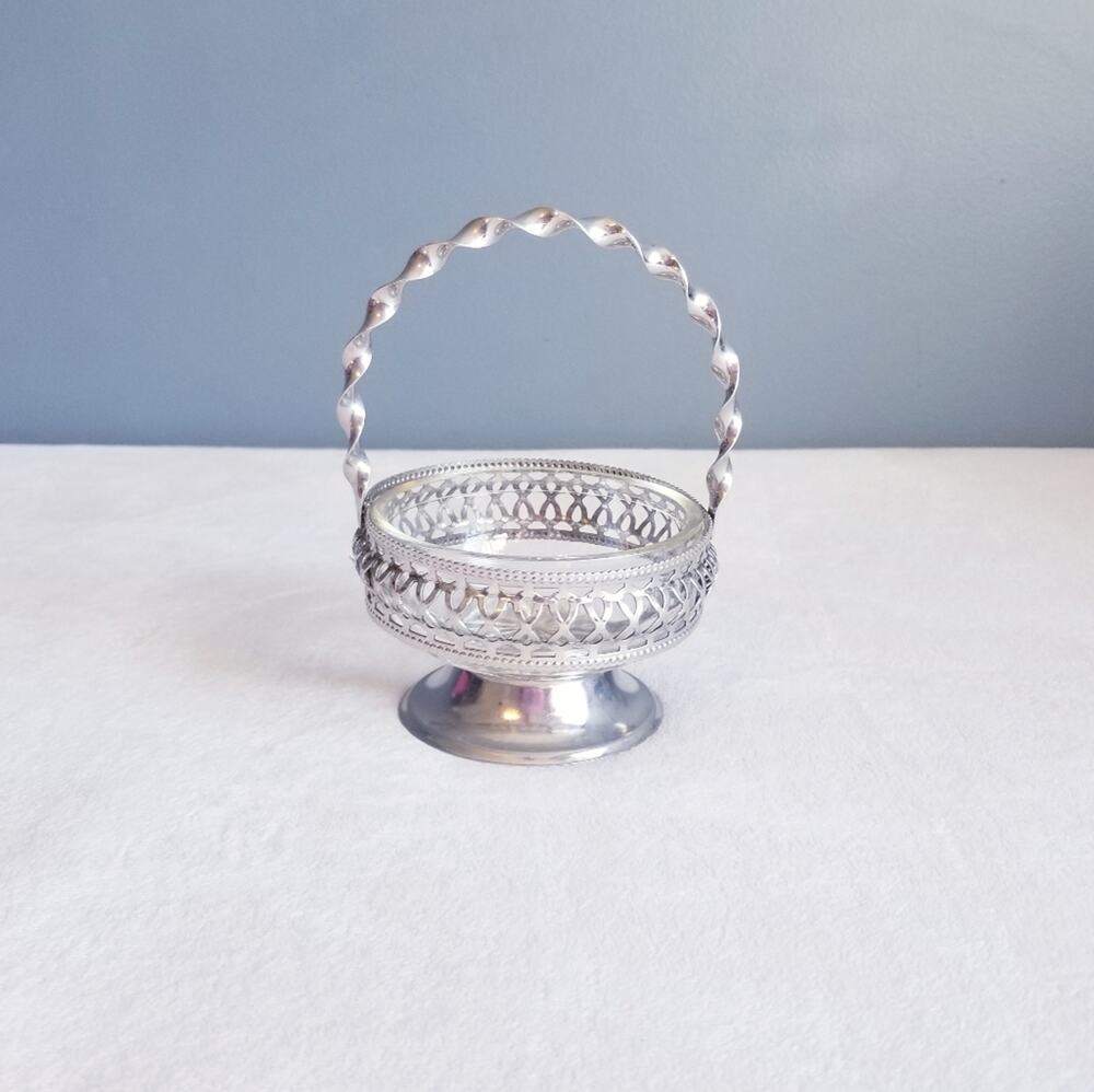 Vtg Glass Bowl Silver-P Twisted Handle Condiment Basket Candy Nut Dish England